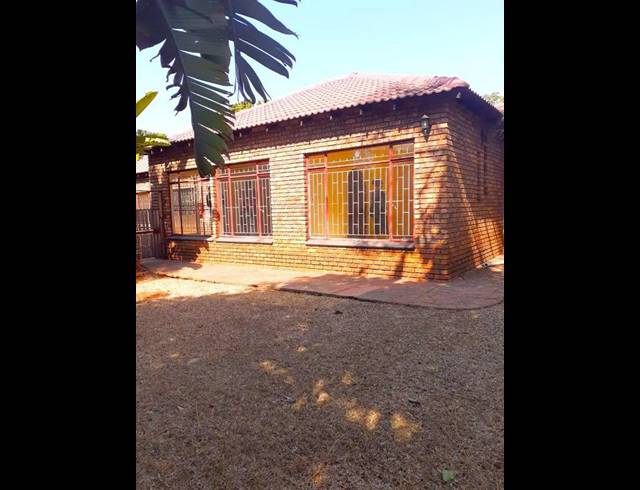 4 BEDROOM HOUSE FOR SALE IN THERESAPARK